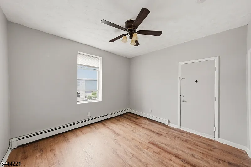 2 bed, 1.0 bath, $1,995 — Photo 2