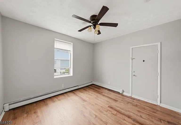 290 Ogden St — Photo 4