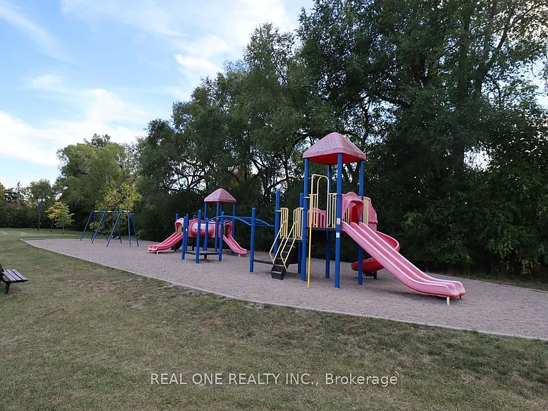 130 Mayfield Dr — Photo 31