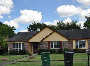 10627 Huntington Estates Dr, Houston, TX 77099