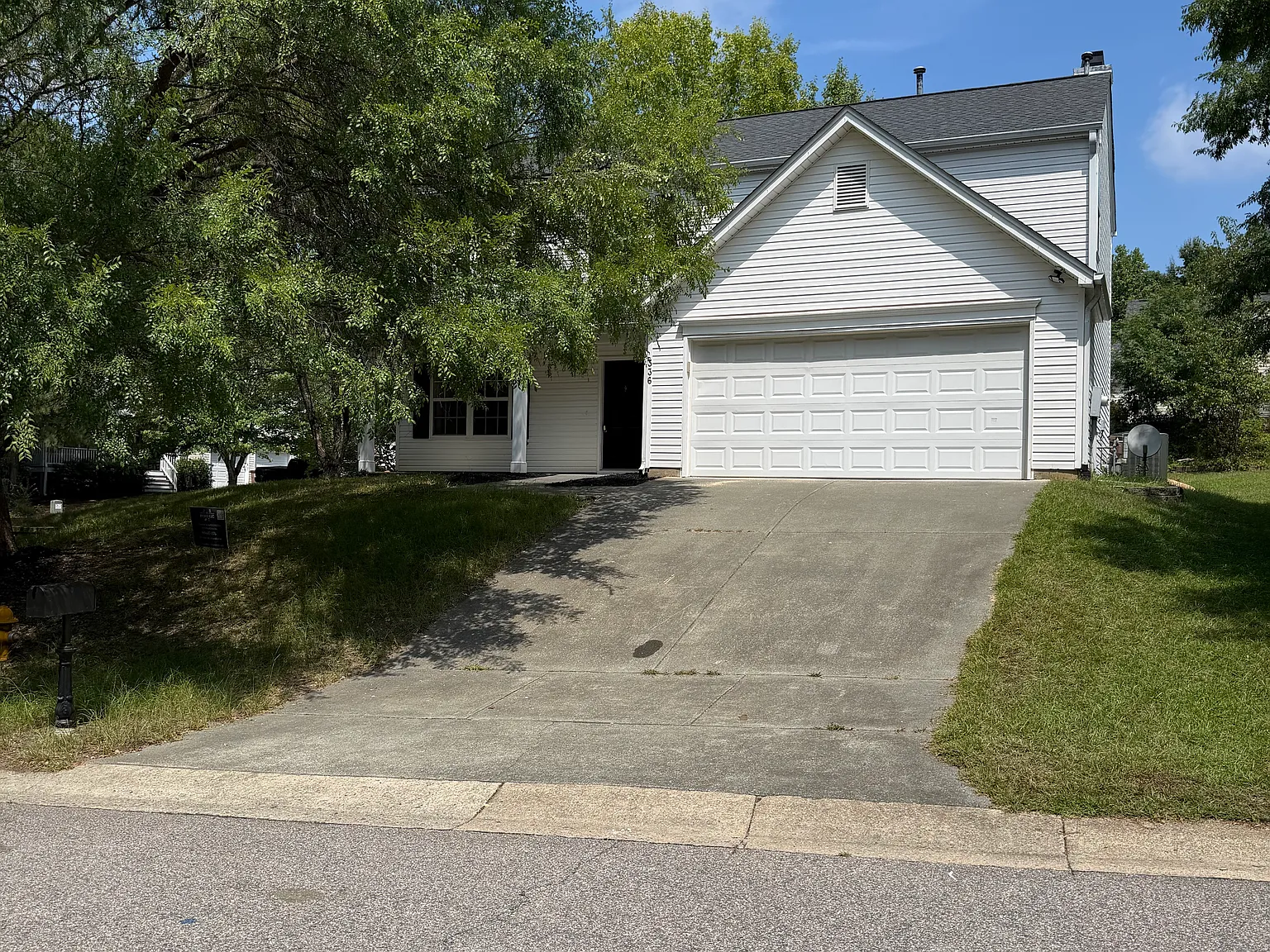 3 bed, 2.5 bath, 1850 sqft, $2,350 — Photo 2