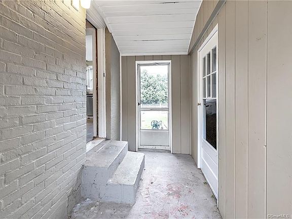 5th image of 136 Sunnyside Ct