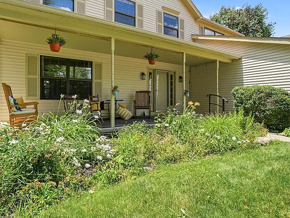 4th image of 351 Mulberry Way W