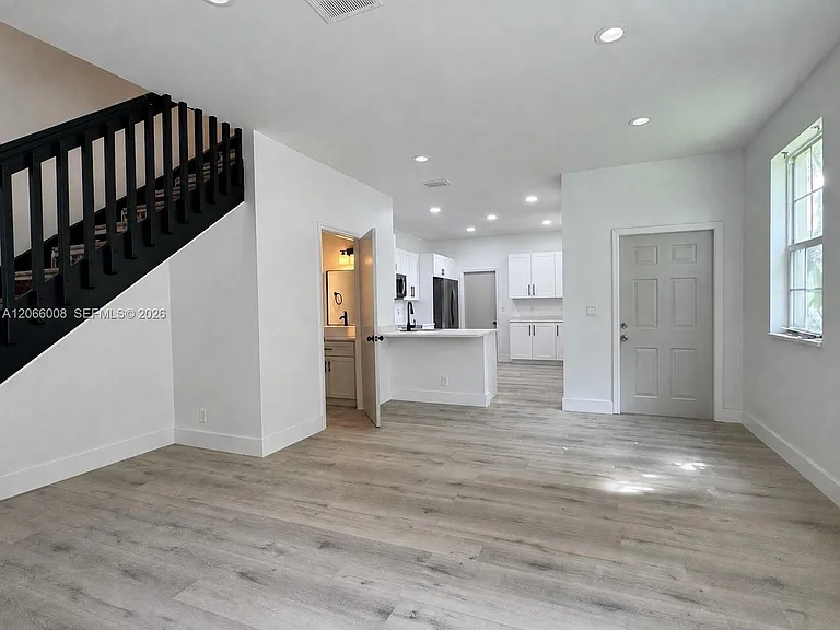 2050 Madeira Dr — Photo 5