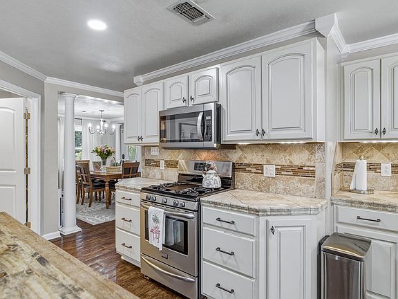 4th image of 2802 Lakeview Dr