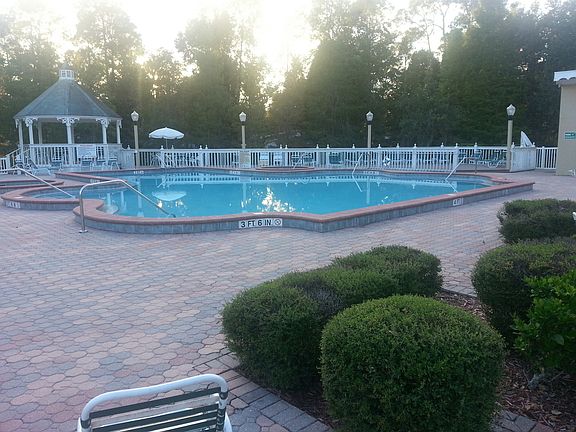 two hot tubs/two hearts pool