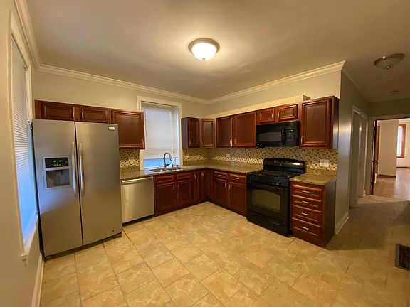 4th image of 3804 N Oakley Ave #1