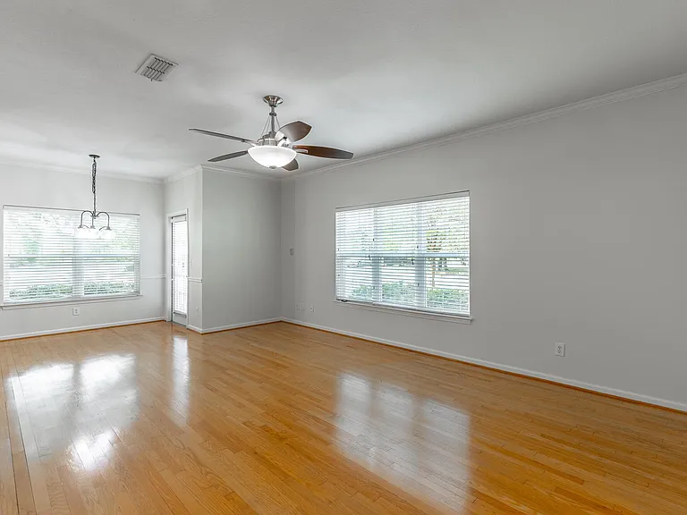 2105 Regency Ct — Photo 6