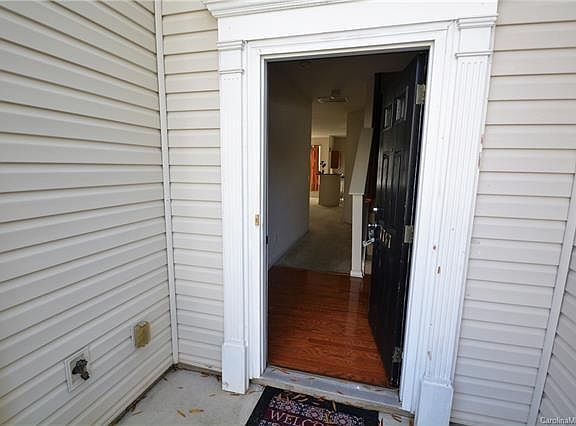 3rd image of 7767 Abigail Glen Dr