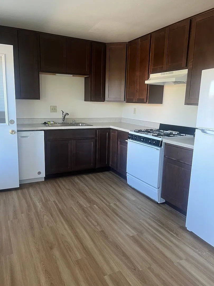 3 Bedroom 2 1/2 Bath Townhome — Photo 4