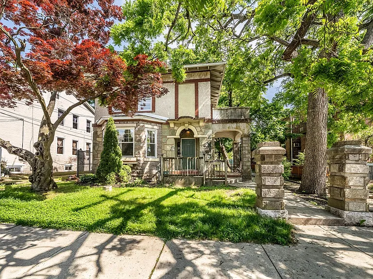 332 W Washington St — Photo 1