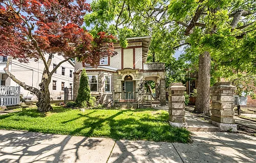 332 W Washington St Photo 1