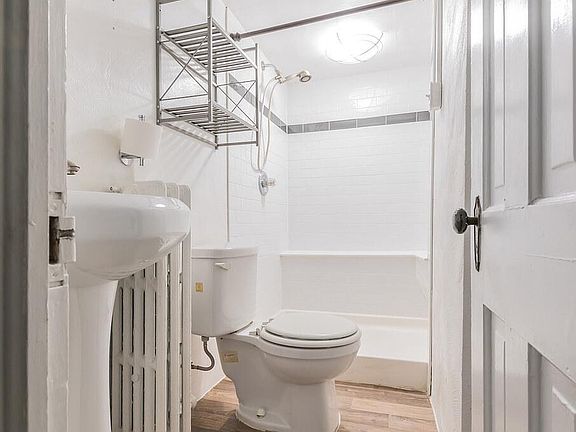 5th image of 522 N Ogden St APT 4