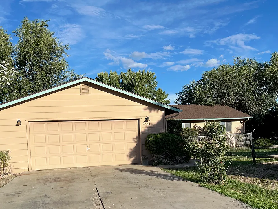 2841 N Superstition Ln