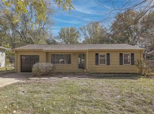 619 NW Fair Ln, Lees Summit, MO 64063