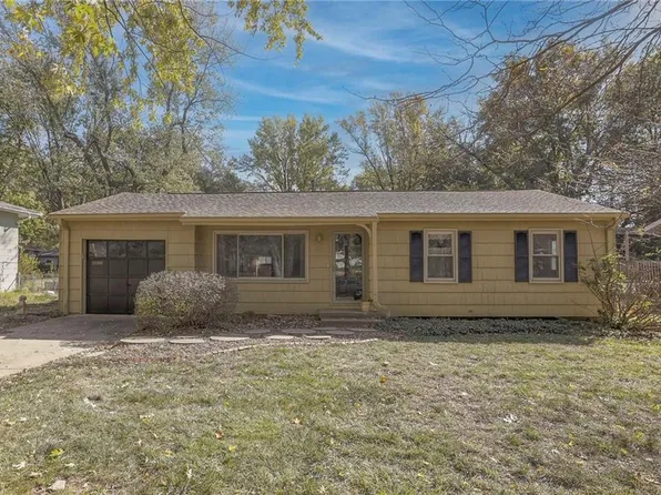 619 NW Fair Ln, Lees Summit, MO 64063