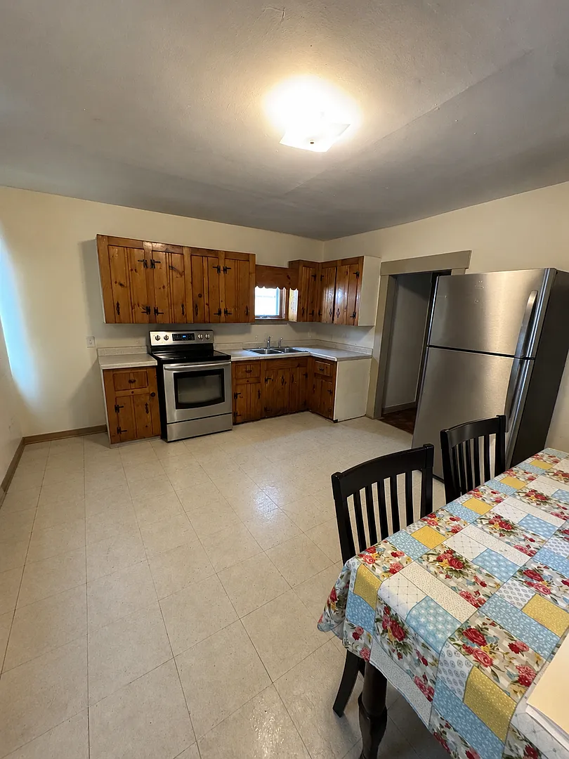 37 Maple St — Photo 1