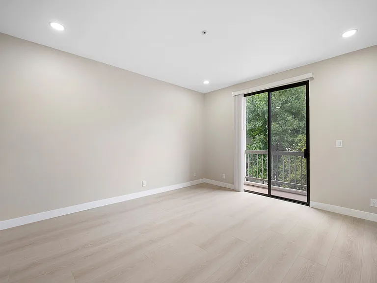 1114 Campbell St #206 — Photo 8