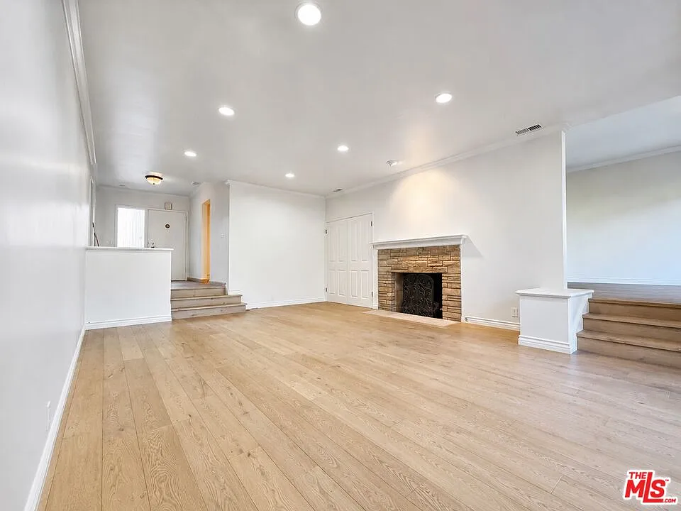 4 bed, 3.0 bath, 2372 sqft, $11,500 — Photo 4