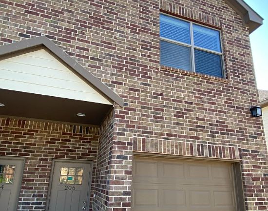 2nd image of 204 Pecan Holw #206