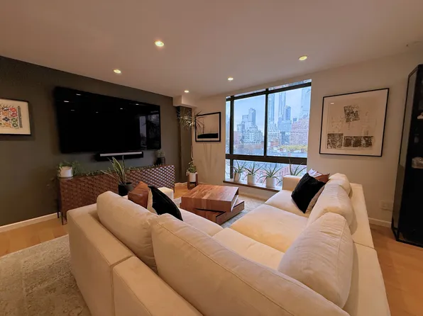 445 West 19th Street image 2 of 9