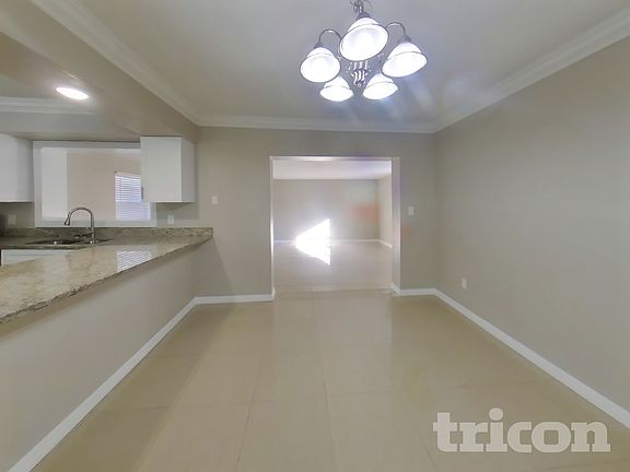 5th image of 2308 Leonard Dr