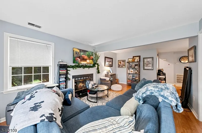 1 bed, 1.0 bath, $2,375 — Photo 4