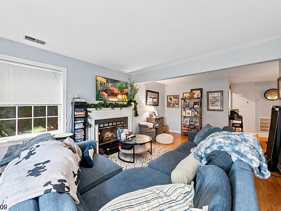 4th image of 342 Potomac Dr