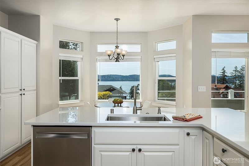 2nd image of 9924 Sunset Drive