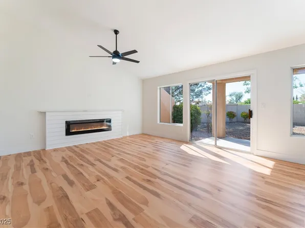9621 Blue Bell Dr, Las Vegas, NV 89134
