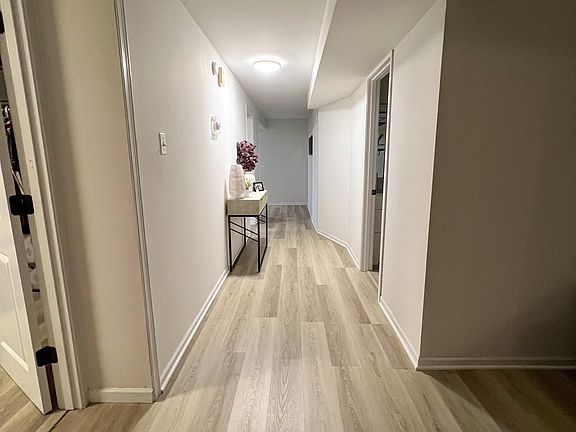 5th image of 639 N La Grange Rd #1
