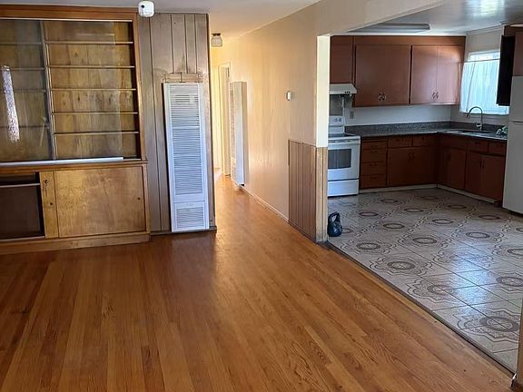 3rd image of 1875 18th St