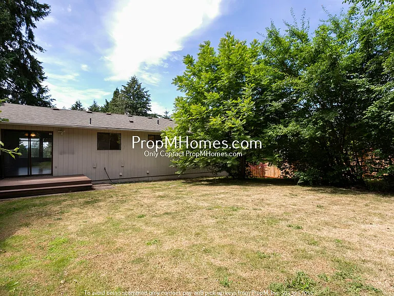 810 SW Spring Ln — Photo 23
