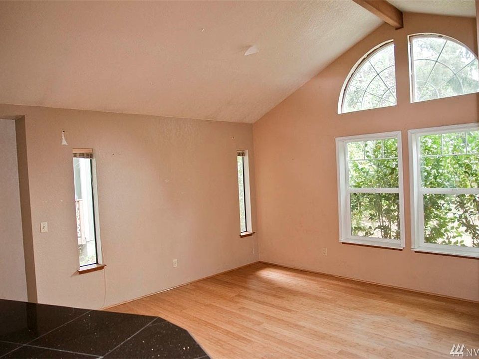 1st image of 3111 Dorchester Dr SW