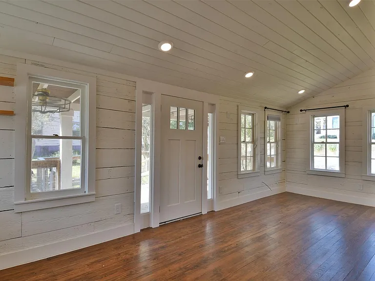 4875 Main St #TINY — Photo 16
