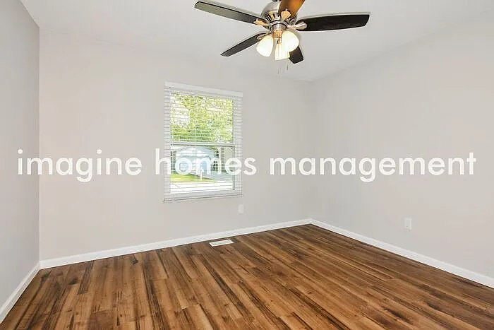 2717 Greenleaf Dr — Photo 7