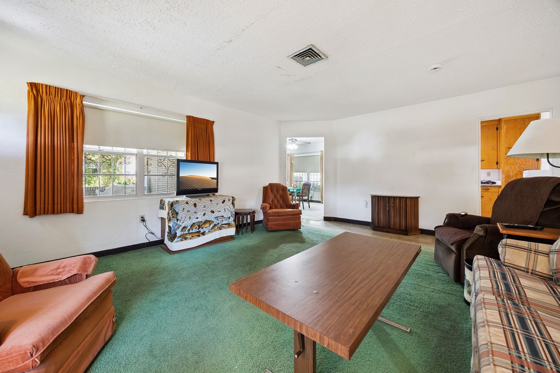 next background image