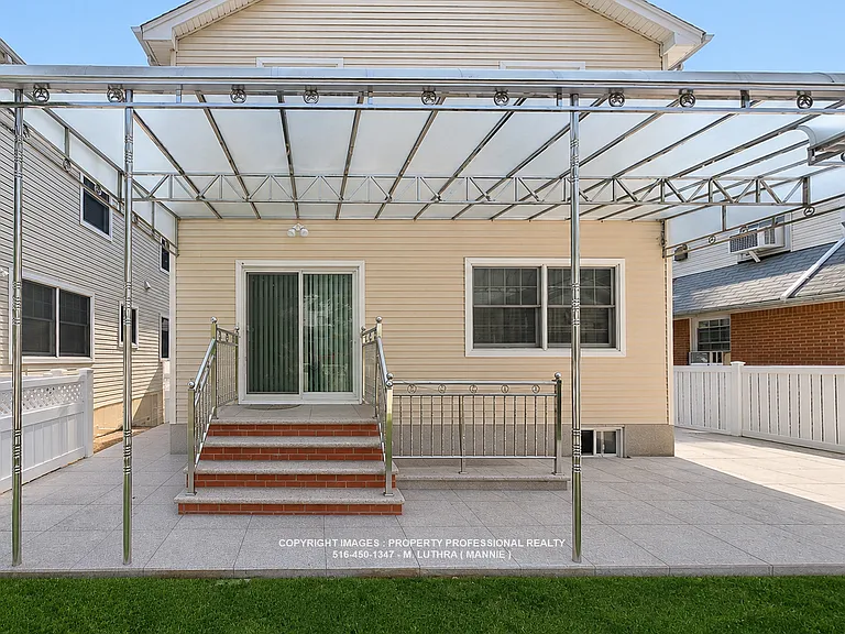 COVERED OUTDOOR ENTERTAINMENT AREA