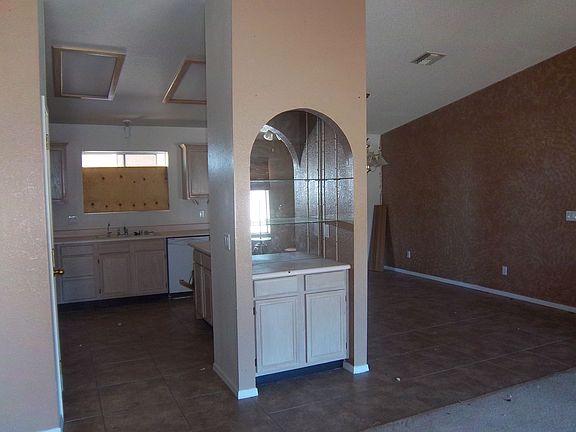 3rd image of 2141 Mimosa Dr