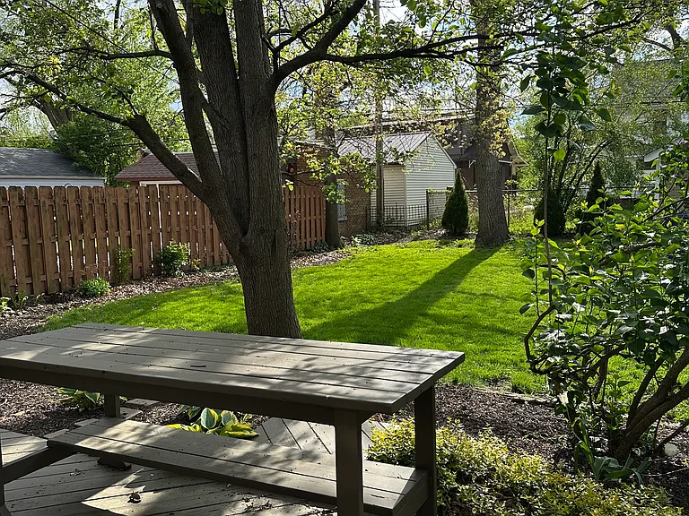 1634 Chesterland Ave — Photo 21