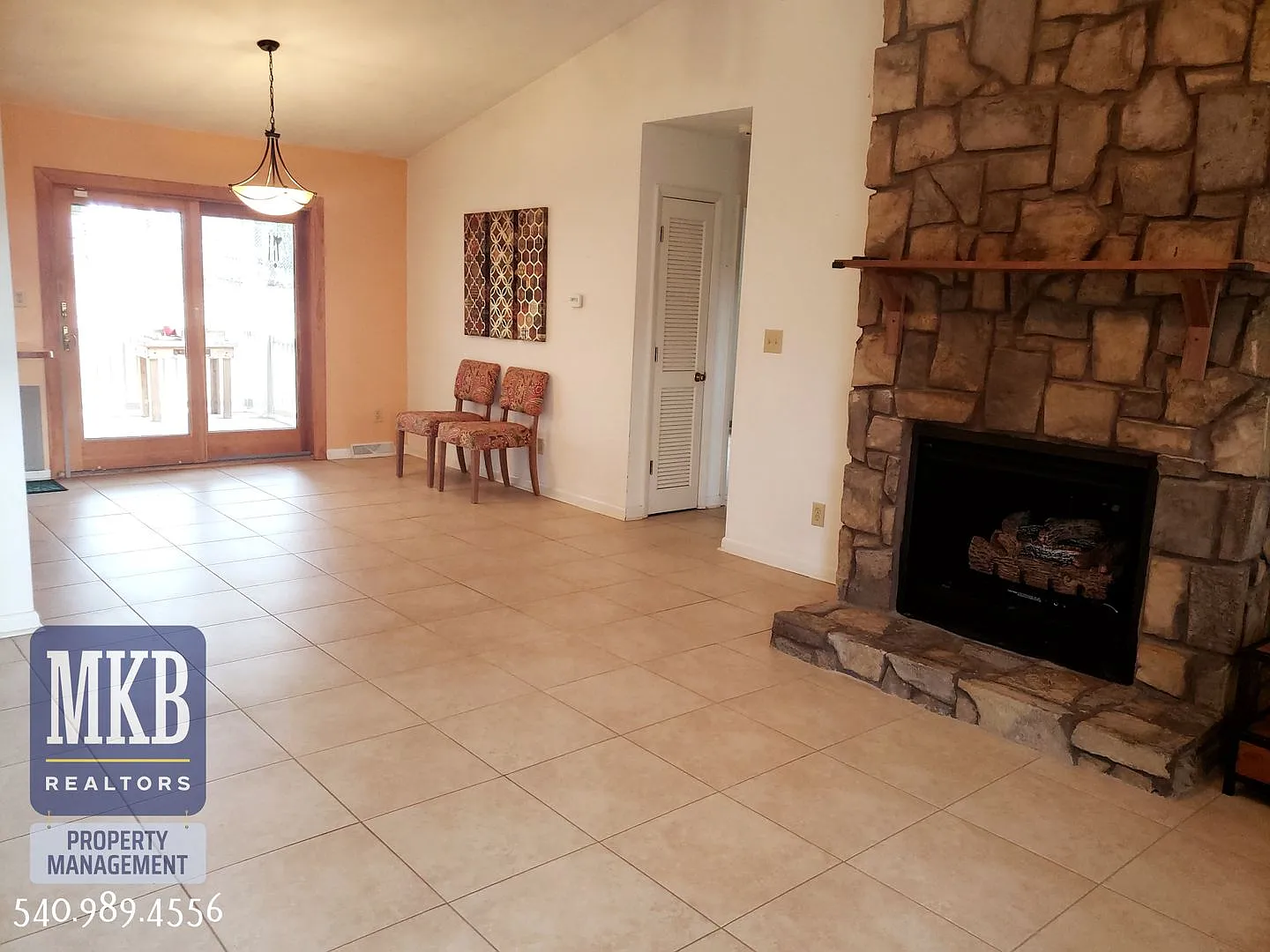 3 Bedroom 2.5 Bath Home in South County — Photo 4