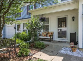 270 Half Moon Cir, Aurora, IL 60504