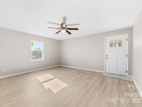 3rd image of 416 E Park Ave