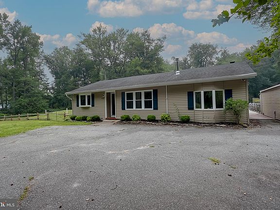 3rd image of 408 Burrs Mill Rd