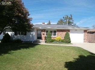 821 Huntington Dr, Owosso, MI 48867