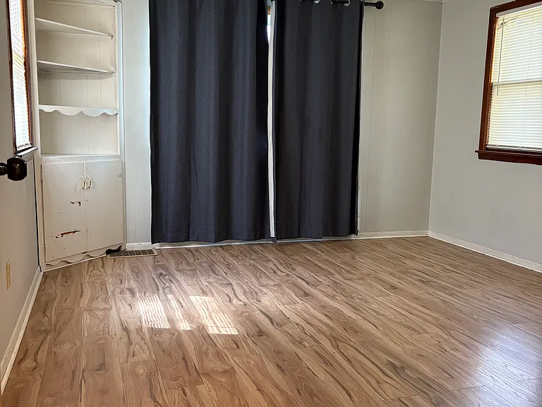 650 Van Buren Ave — Photo 5