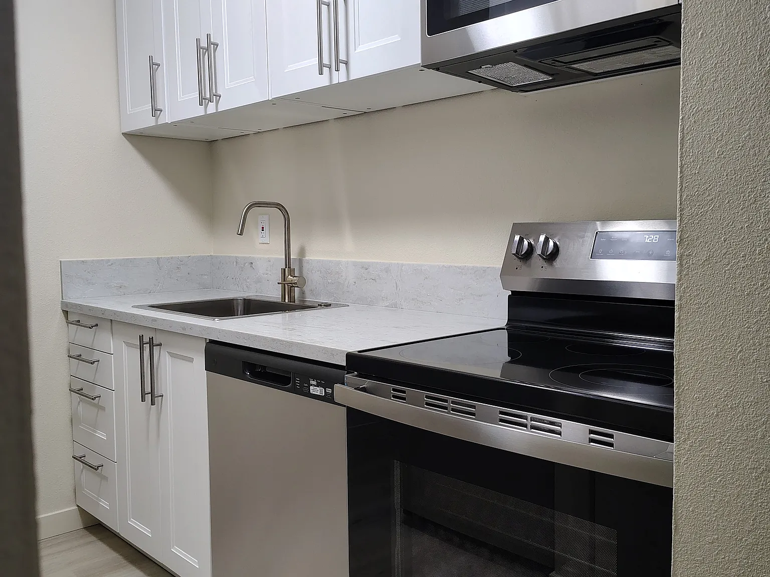 1 bed, 690 sqft, $1,450 — Photo 1