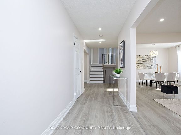 3rd image of 27 Moffatt Ave
