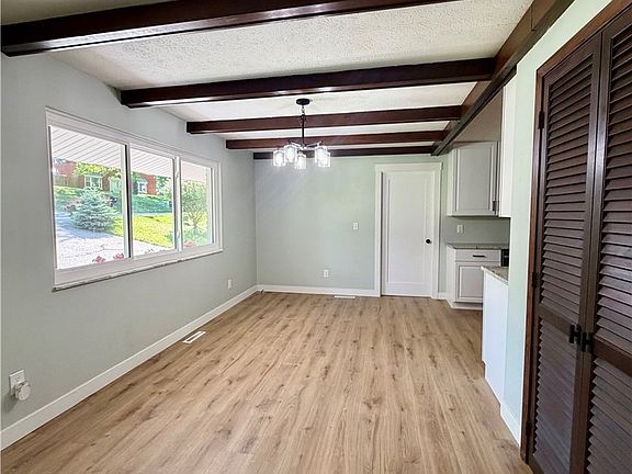 5th image of 60 Canterbury Dr