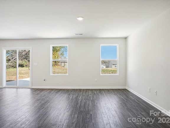 2nd image of 1542 Cannan Mountain Dr